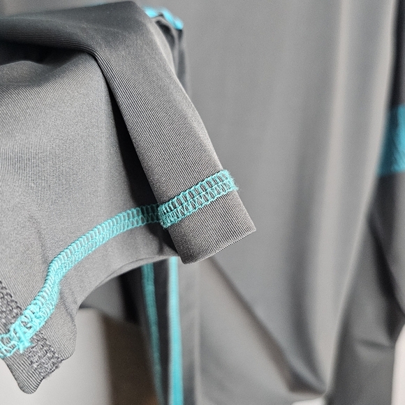 Crazy Shirts Surf Performance Tee Shirt Mens XXL Hawaiian Tribal Gray Stretchy - Picture 7 of 10